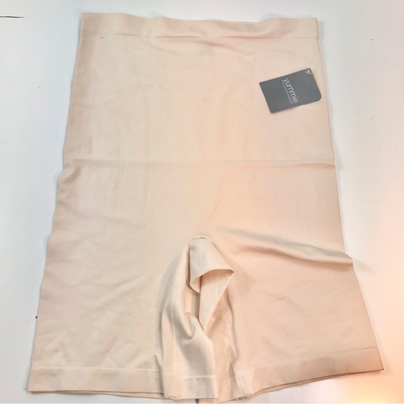 Yummie High Waist Thigh Shaper Shorts 
Seamless High-Waist Firm Thigh Shaper. - Picture 4 of 11